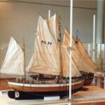 Fischkutter GERHARD, B.J.1919, aus Pillau, gebaut von Hans Burchert, einem waschechten Ostpreussen, der zahlreiche Boote seiner Heimat als Modelle nachgebaut und hier ausgestellt hat.