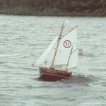 Auf und nieder - immer wieder!!
Das norwegische Segel-Rettungsboot RS1 von Jochen Schroeder beweist seine Seetüchtigkeit.
Mit reichlich Herzklopfen vertraut Harald Kossack seinen neuen Huker DAMMES ERVE Neptun und Rasmus an. Die Götter meinten es gut mit ihm!
Günter Knoblich “quält” die Drehorgel - und unsere Ohren - besser wurde das Wetter trotzdem nicht!
weiter zu Seite 3
Auf und nieder - immer wieder!