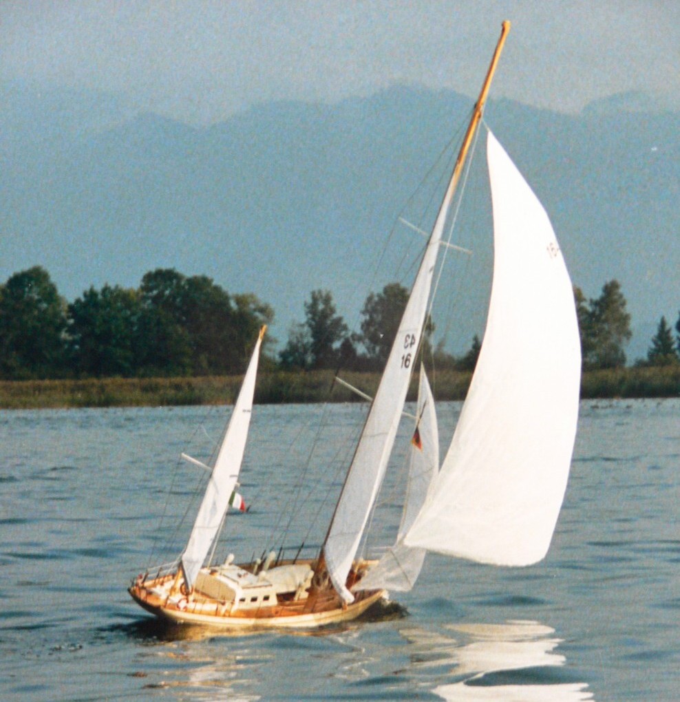 Die CORSARO II unter Spi am Chiemsee.