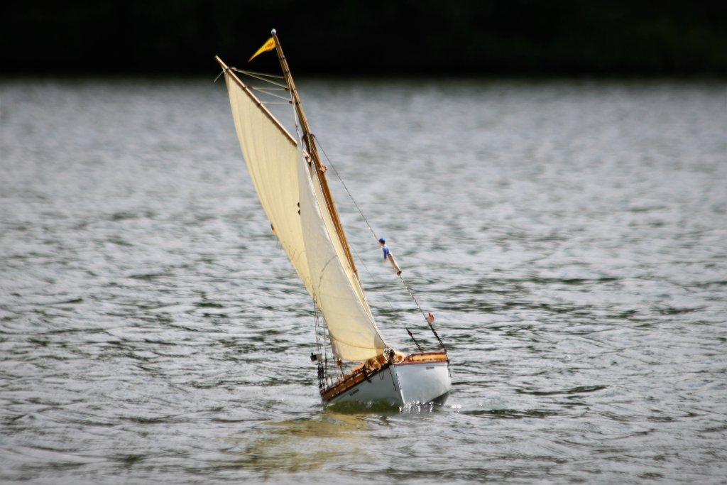 Die MAX ARCHER hoch am Wind.