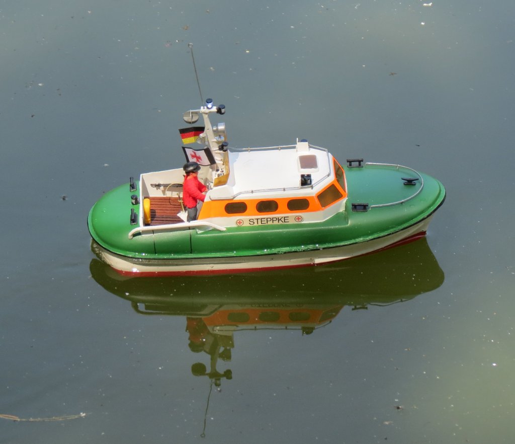 Die STEPPKE schwimmt das erste Mal.