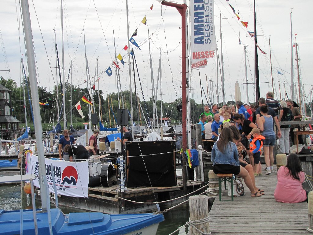 Buntes Treiben beim Fest