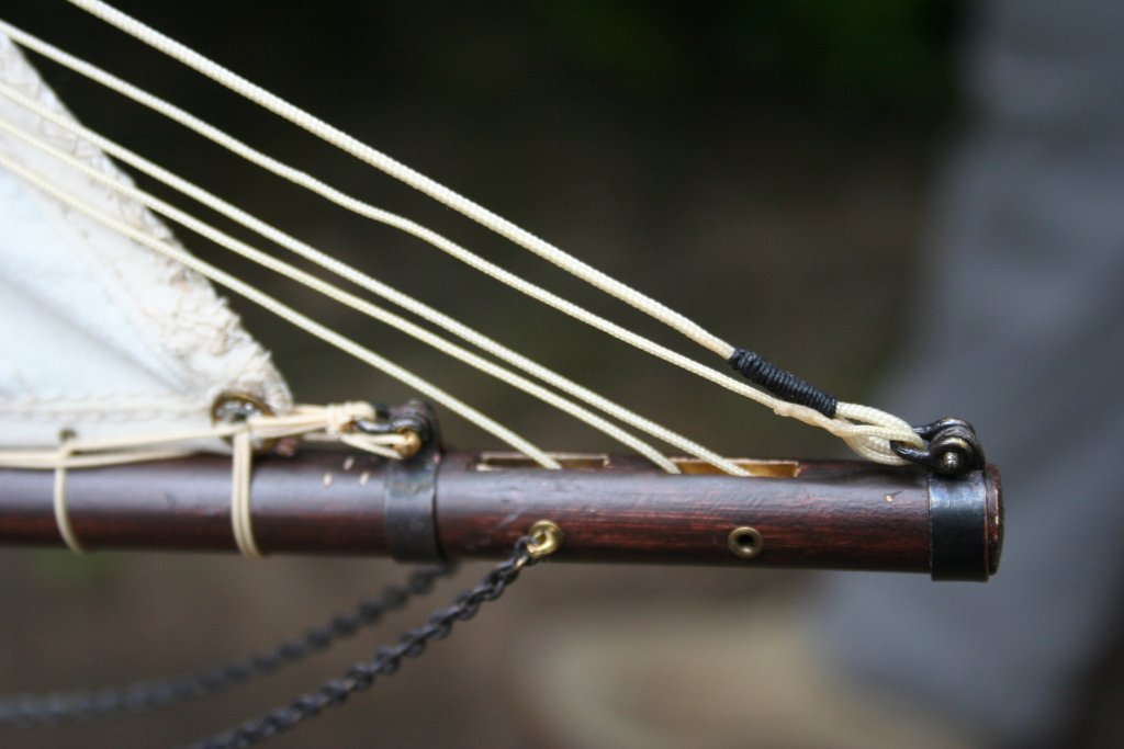 Großbaumnock der PILGRIM: Die Dirk ist einmal bekleidet und einmal "natur" angespleißt.