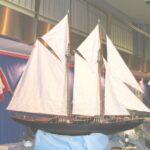 Am Nachbarstand ein weiterer großer Neufundlandschoner: die berühmte BLUENOSE.