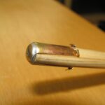 Das Kopfstück mit seinen Haken verhindert, dass der Bugring nach hinten rutschen kann.