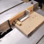 Die Winkel wurden auf der Kreissäge 2,2 mm geschlitzt.