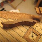 Die Endbogen wurden aus 8 Lagen quergeschnittenen 0,6 mm Furnierstreifen über einer Form verleimt.