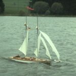 Bei Starkwind am Nieder Mooser See -
Ohne Topp's und Flieger, - 1.Reff in Groß- und Schonersegel