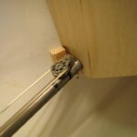 So kann die Rolle und die Schot später von der Decksöffnung (Kajüte) aus bei Bedarf gewartet werden.